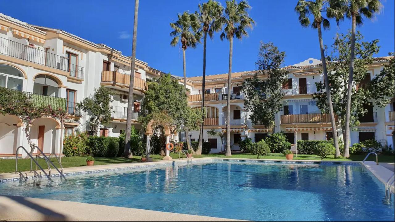 Lovely Apartment In Denia; El Patio Luaran gambar