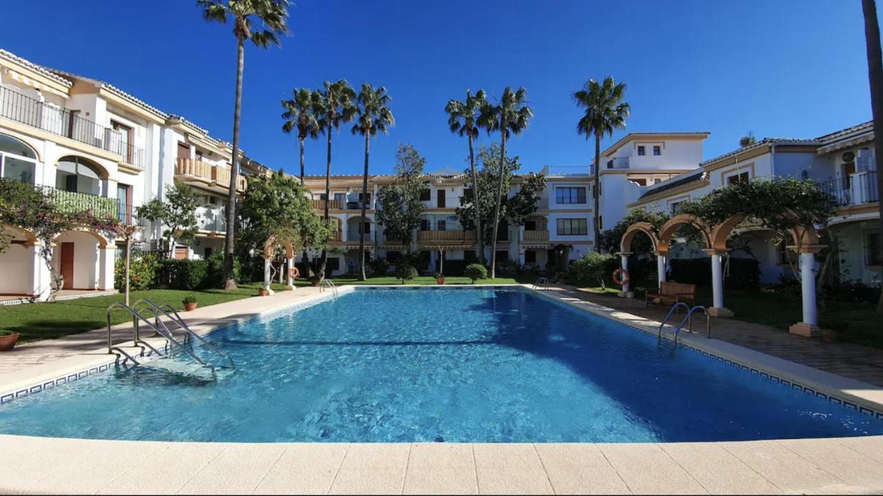 Lovely Apartment In Denia; El Patio Luaran gambar